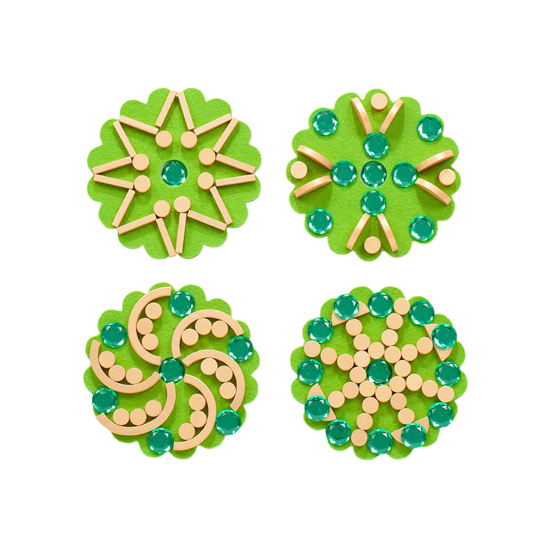Gelegte Beispiele der grünen Schmuckstein-Mandalas von Sina Spielwaren Beispiele für Schmuckstein-Mandalas in Grüntönen