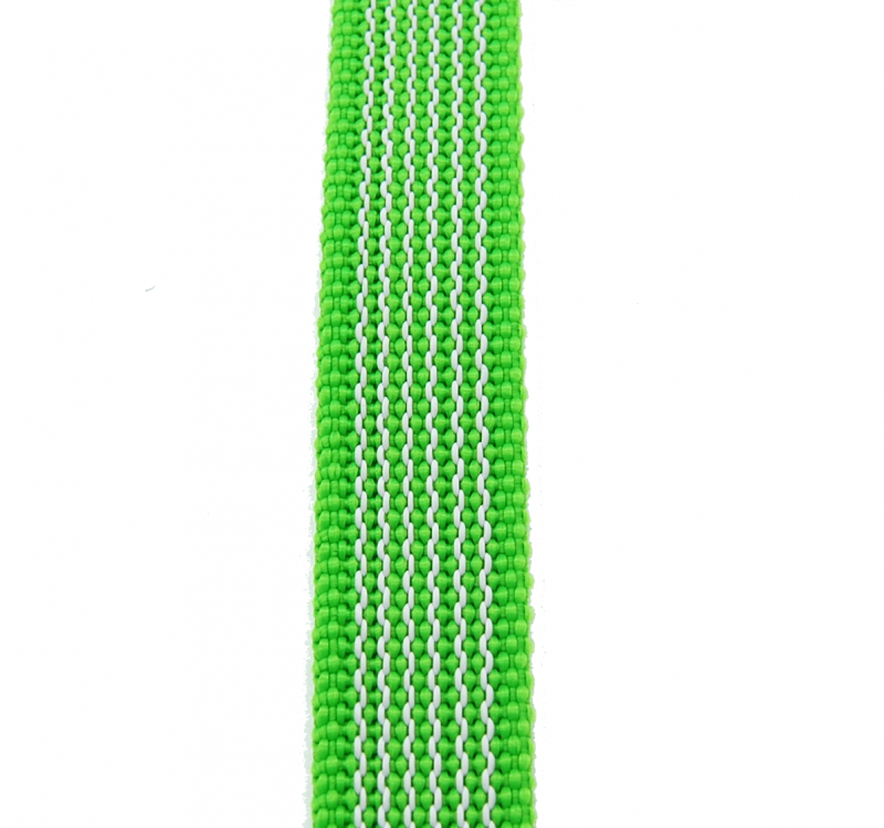 Detailbild von hellgrün gummierten Gurtband Hellgrün gummiertes Gurtband auf weißem Hintergrund