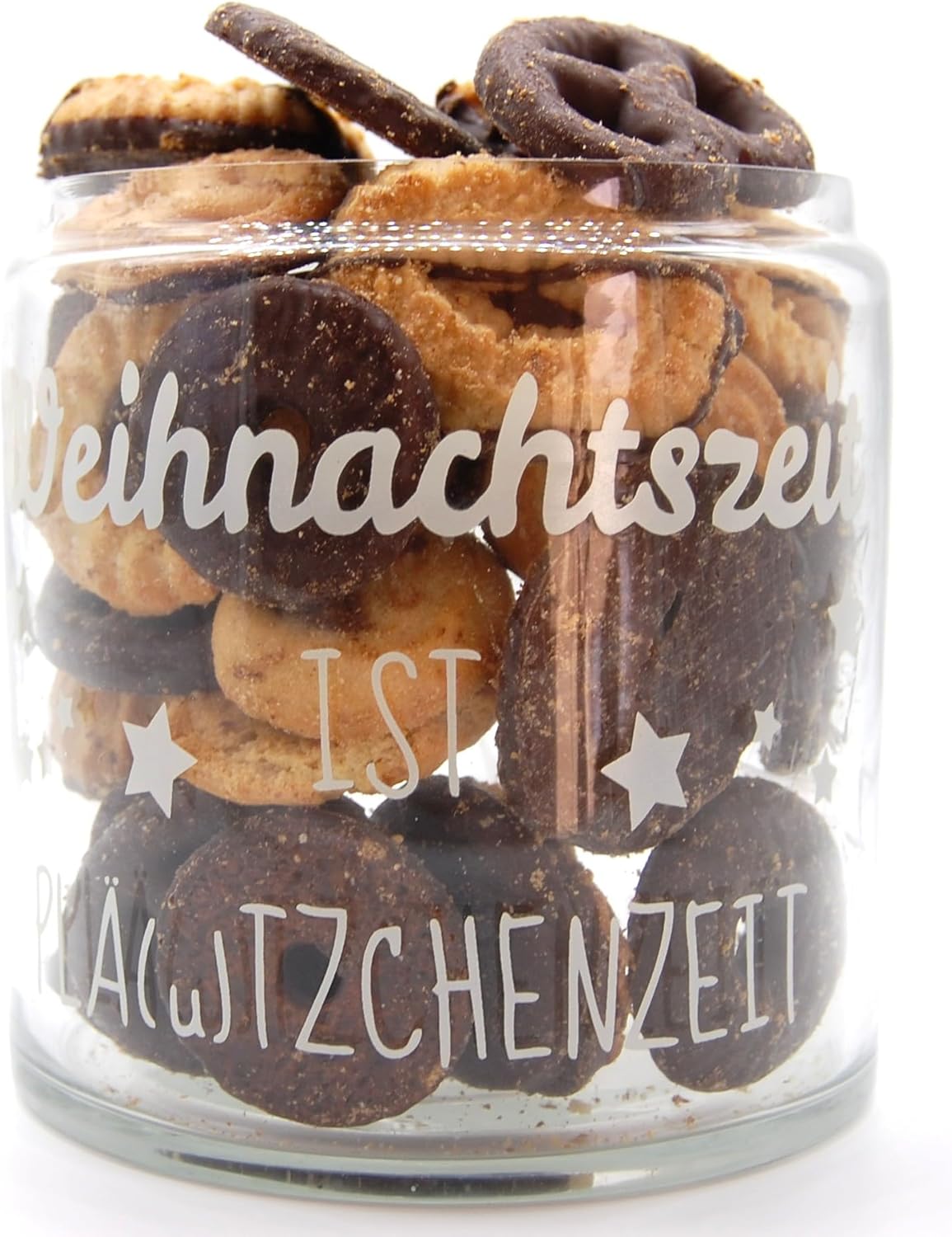 Durchsichtige Glas Keksdose gefüllt mit verschiedenen Plätzchen. Der Deckel fehlt, um den Inhalt zu zeigen. Die Aufschrift "Weihnachtszeit ist Plä(u)ztchenzeit" ist in Weiß auf dem Glas.