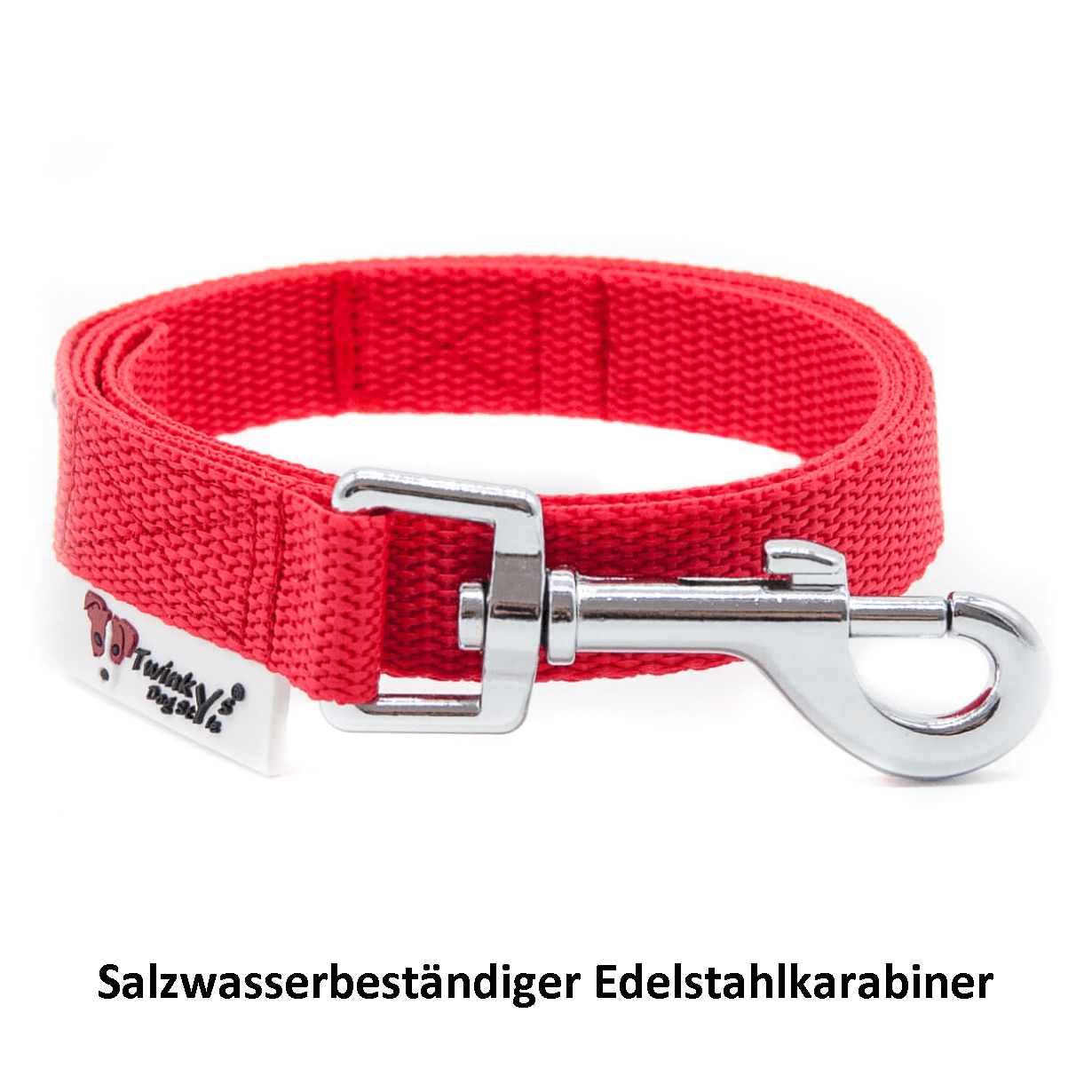 Rote 1 Meter Leine aus leichtem Gurtband mit Edelstahlkarabiner, liegt aufgerollt auf weißem Hintergrund