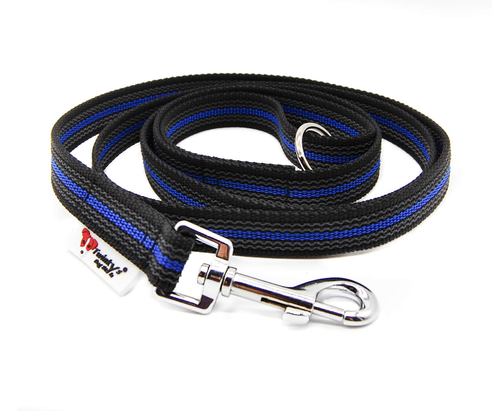 Schwarz Blau gummierte Führleine in 160 cm Länge und 20 mm Breite mit Zinkdruckgusskarabiner liegt locker aufgerollt auf weißem Hintergrund