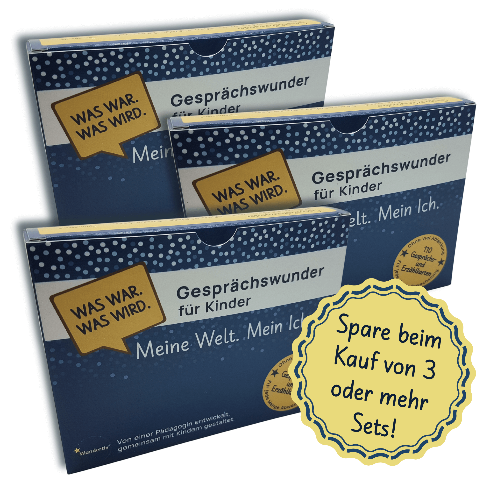 Mengenrabatt beim Kauf von 3 oder mehr Gesprächskarten-Sets | Gesprächskarten für Kinder "Gesprächswunder Was war. Was wird. Meine Welt. Mein Ich." Drei blaue Verpackungen des Kartenspiels. Eine großer gelber Punkt bewirbt ein Sparangebot: "Spare beim Kauf von 3 oder mehr Sets!". Ideal für pädagogische Einrichtungen oder zum Verschenken.