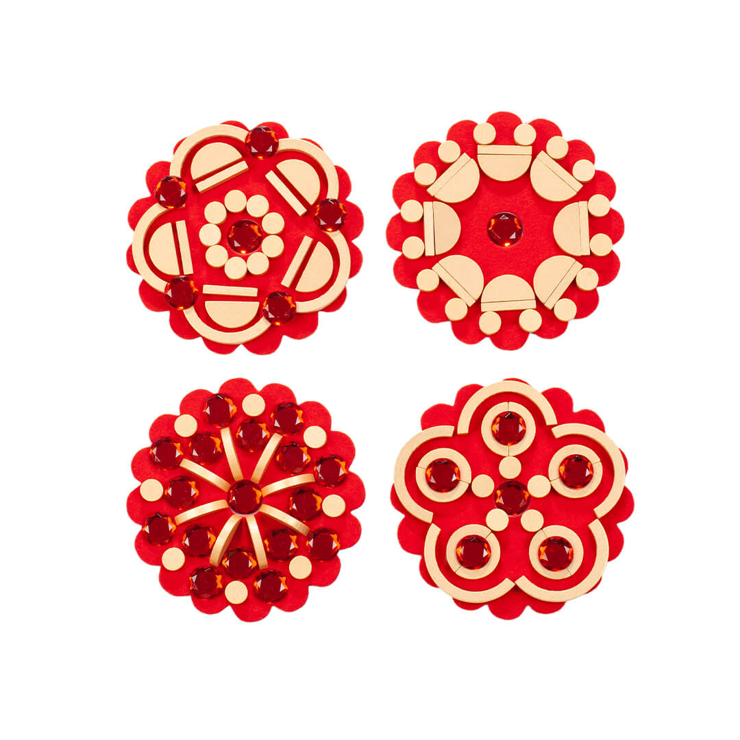 Gelegte Beispiele der roten Schmuckstein-Mandalas von Sina Spielwaren Beispiele für Schmuckstein-Mandalas in Rottönen