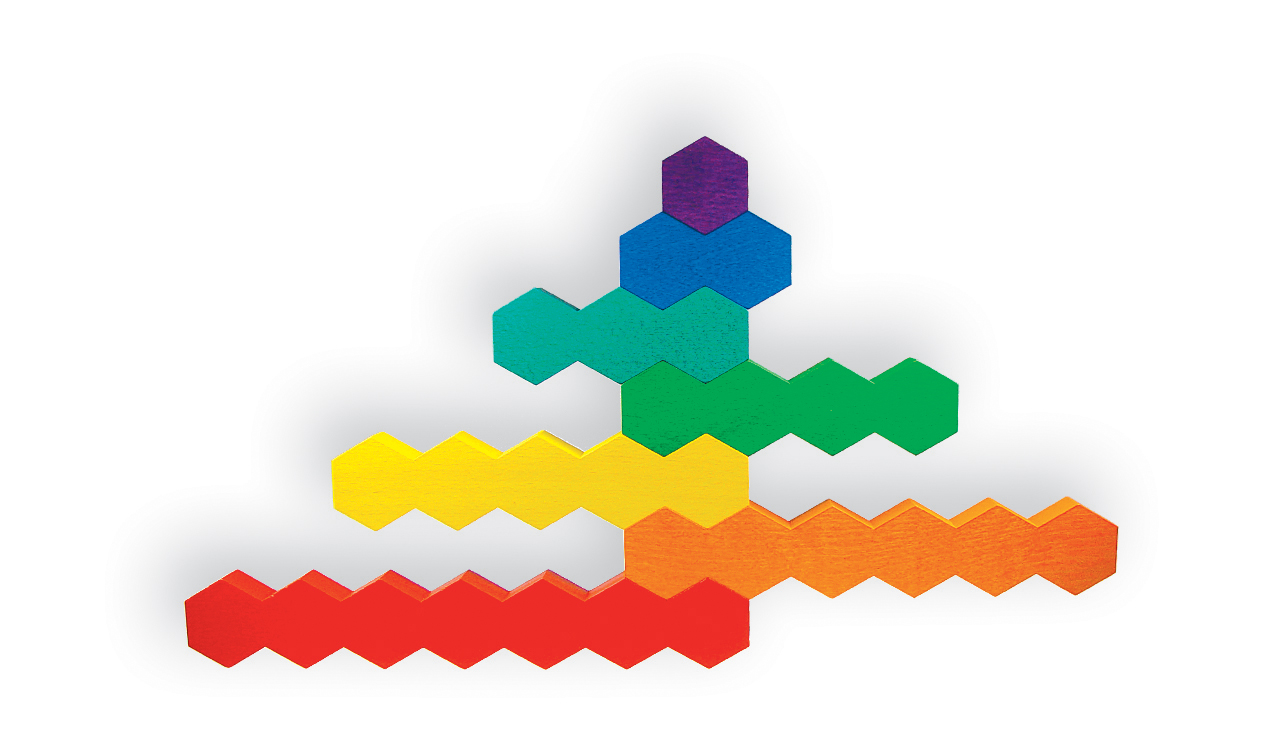 Honeycomb Holzbausteine von Sina Spielzeuge, Baubeispiel Nummer 001 Honeycomb Holzbausteine auf weißem Hintergrund, Baubeispiel Nummer 001