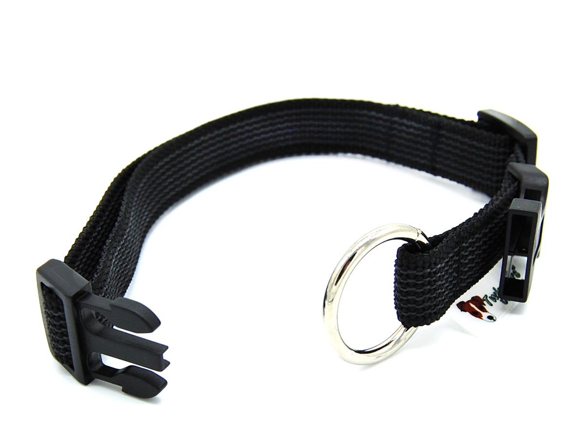 Schwarz gummiertes Halsband 20 mm von Twinkys Dog Style im komplett geöffneten Zustand Schwarz gummiertes Halsband liegt komplett geöffnet auf weißem Hintergrund