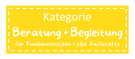 Kategoriebild zum Beratungs- und Begleitangebot von Wundertiv / Mira Dahm für Familienmenschen und pädagogische Fachkräfte Gelbes Rechteckt mit gestrichelter weißer Umrandung etwas vom Rand entfernt. Darauf mit weißer Schrift "Beratung und Begleitung für Familienmenschen und pädagogische Fachkräfte". Ein Angebot von Wundertiv / Mira Dahm