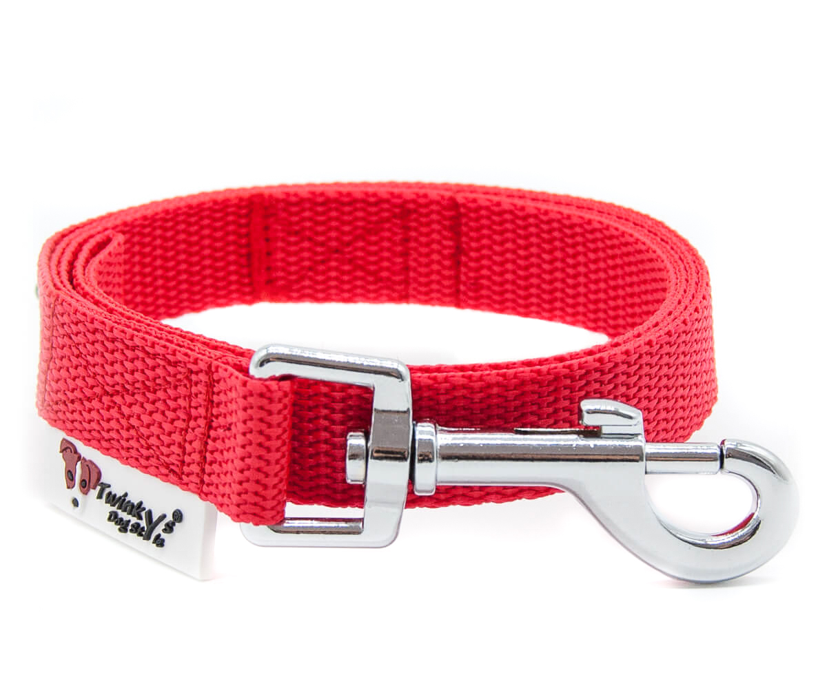 Rote 1 Meter Leine mit Zinkdruckgusskarabiner - aus leichten Gurtband von Twinkys Dog Style Rote 1 Meter Leine aus leichtem Gurtband mit Zinkdruckgusskarabiner, liegt aufgerollt auf weißem Hintergrund