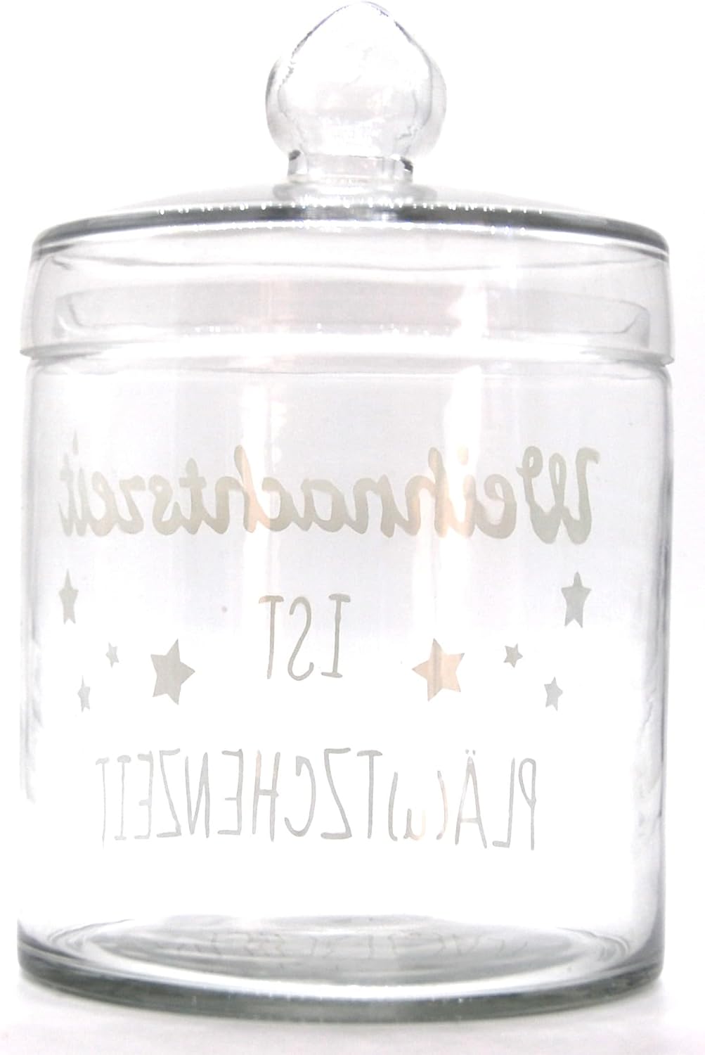 Rückseite des Plätzchenglases aus Klarglas mit aufgesetztem Deckel. Der witzige Spruch "Weihnachtszeit ist Plä(u)tzchenzeit" und die Sternen-Motive sind spiegelverkehrt von der Innenseite des Glases zu sehen.